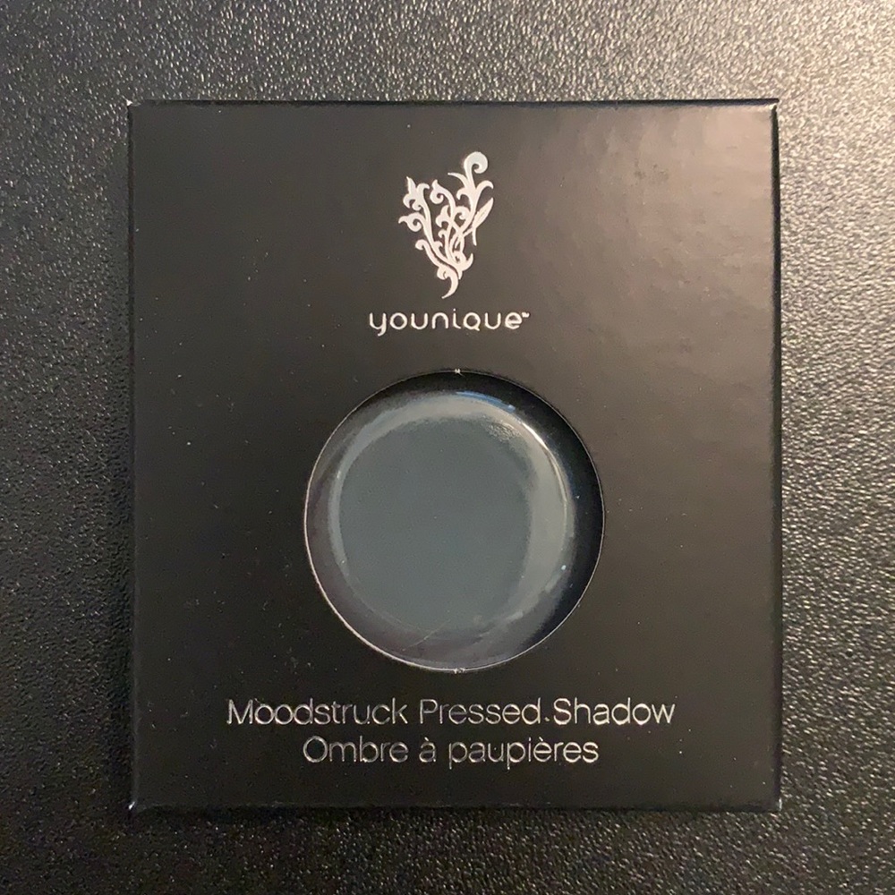 Younique Pressed Shadow - Matte teal green